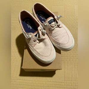 Sperry Women’s Crest Boat Seersucker Sneaker Size 6.5 NIB